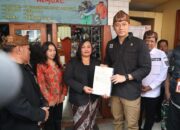 Serahkan Sertipikat-El bagi Masyarakat di Kawasan Taman Nasional Bromo, Menteri AHY Harapkan UMKM Pariwisata Berkembang