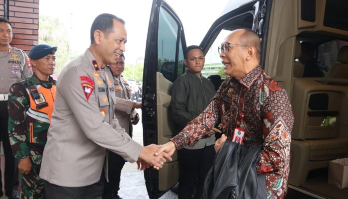 Wakapolda Sumsel Antarkan Komjen Rachmad Wibowo ke Bandara SMB II Palembang