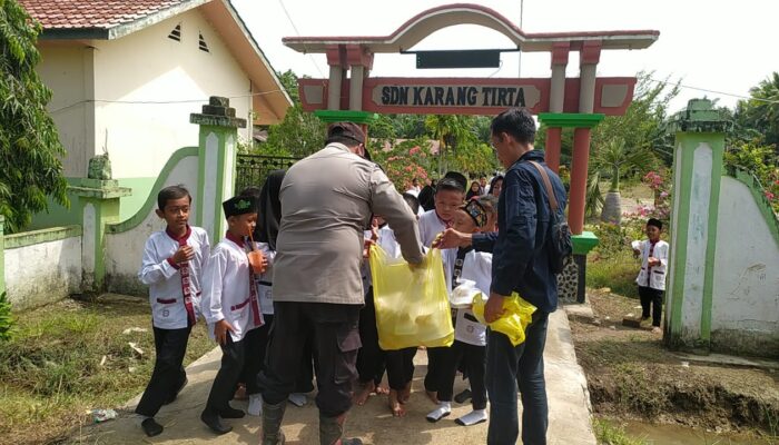 Dukung Program Presiden, Polsek Lalan Gelar Kegiatan Jum’at Berkah dan Bagikan Makan Siang