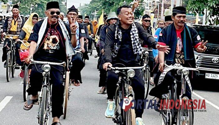 ‘Ngonthel Bareng Kang Giri’, Ribuan Pecinta Sepeda Tua di Ponorogo Dukung Dua Periode