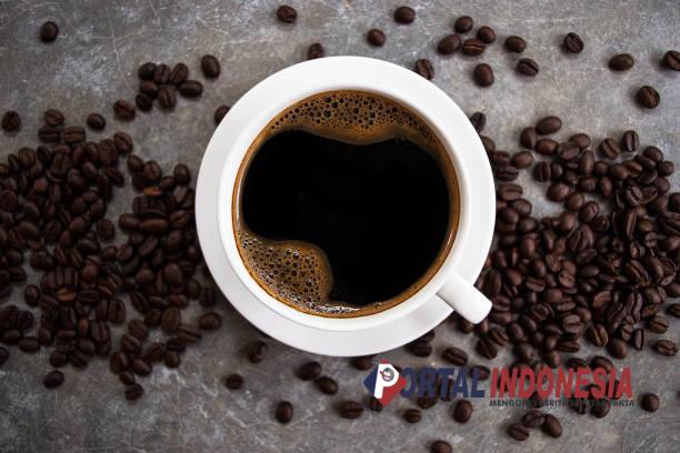 Racikan Kopi Panas di Musim Hujan