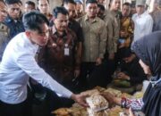 Tinggalkan Akmil Magelang Usai Retret, Gibran Sempat Bagikan Susu ke Warga