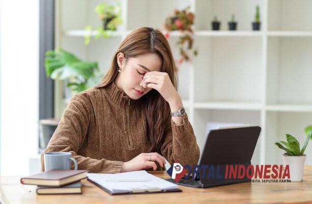 Stres Kerja Bikin Gampang Merokok? Kenali Tandanya dan Cara Sehat Mengatasinya!