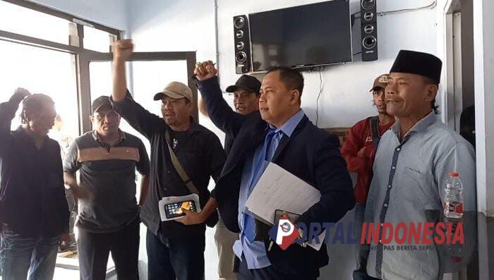 Pendukung Kotak Kosong Geruduk Bawaslu Pasuruan, Desak Optimalisasi Anggaran