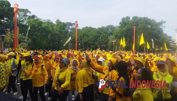 Lautan Kuning di Alun-Alun Merdeka, Golkar Pecahkan Rekor MURI Senam Massal