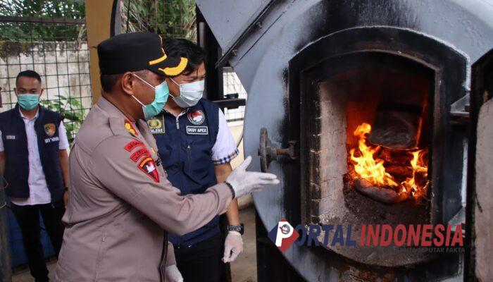 Polres OKUT Musnahkan Barang Bukti Ganja Seberat 35,7 Kg