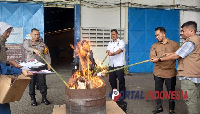 KPU Kabupaten Pasuruan Musnahkan Sisa Surat Suara Tak Terpakai, Total ada 151 Lembar