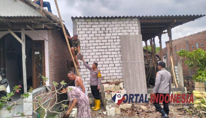 Polsek Tulangan Tunjukkan Aksi Cepat Tangani Dampak Angin Kencang di Sidoarjo