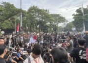 Mahasiswa dan Aktivis Geruduk Polda Jateng, Kecam Penembakan Siswa oleh Oknum Polisi