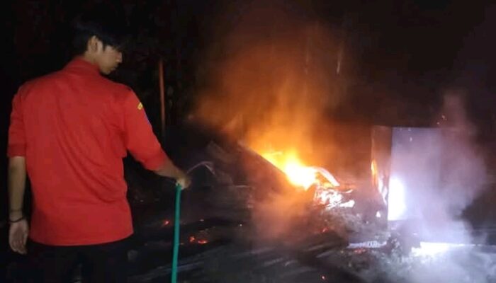 Rumah Semi Permanen di Desa Sokawera Banyumas Terbakar