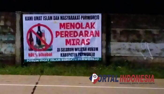 Spanduk Tolak Peredaran Miras Terpasang di Purworejo