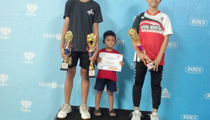 Siswa SMPN 1 Purworejo Sabet Juara Turnamen Bulutangkis MILKLIFE 2024