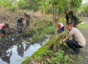 TNI-Polri Bersama Warga Buduran Bersihkan Sungai