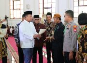 Serahkan 1.334 Sertipikat se-Banten, Menteri Nusron Komitmen Tingkatkan Sertipikasi Tanah Wakaf dan Rumah Ibadah