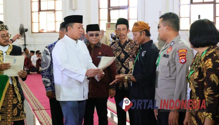 Serahkan 1.334 Sertipikat se-Banten, Menteri Nusron Komitmen Tingkatkan Sertipikasi Tanah Wakaf dan Rumah Ibadah