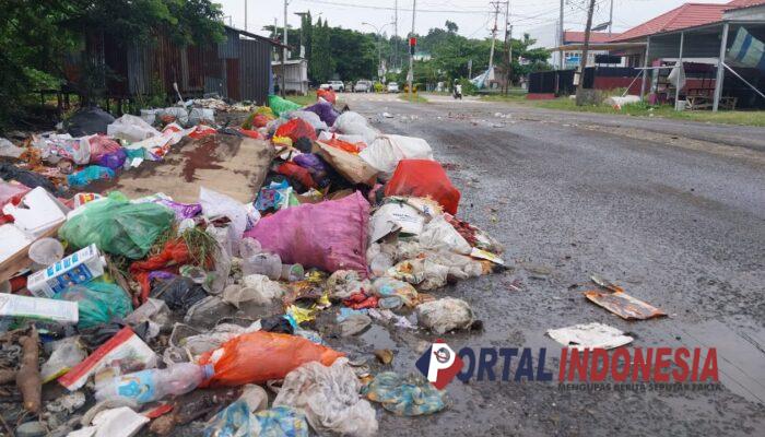 Warga Simboro Resah, Bau Busuk Sampah di Jalan Martadinata Ganggu Kenyamanan