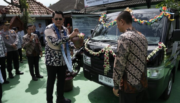 Dukung Pemasaran Hasil Karya Warga Binaan Lapas, Pemkab Sleman Hibahkan Mobil Operasional Bagi Lapas Cebongan