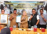 Bupati Musi Rawas Hj. Ratna Machmud serahkan Bantuan CSR 1 Unit Trafo 50 KVA