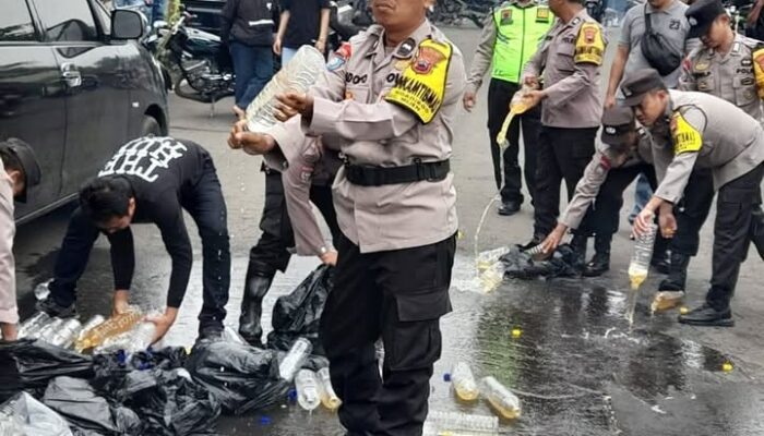 Polrestabes Semarang Razia Miras pada Acara Komunitas Dua Tak di Sirkuit Mijen