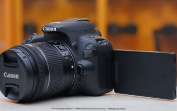 Canon EOS 200D