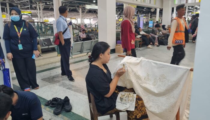 Merasakan Pengalaman Membatik di Stasiun Yogyakarta