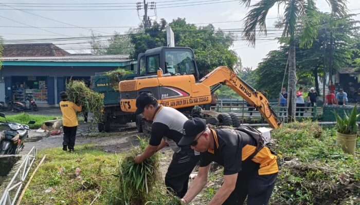 Forkopimka Porong dan Warga Desa Kedungsolo Gelar Jumat Bersih