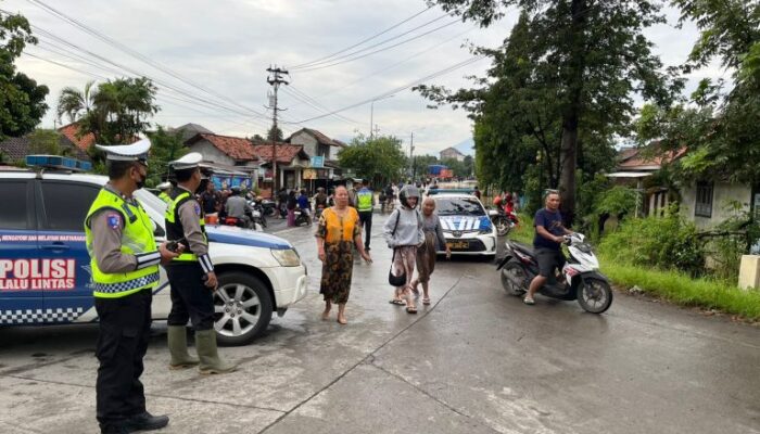 Satlantas Polres Kendal Laksanakan Rekayasa Arus Lalu lintas Contra Flow