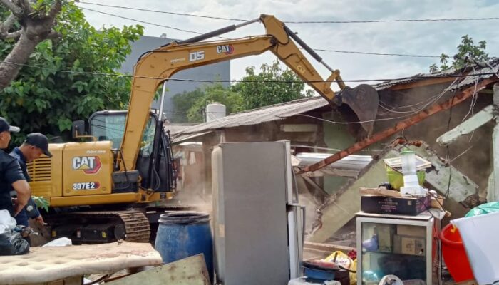 Eksekusi Lahan PT KAI di Sidoarjo Ricuh, Warga Bertahan Hingga Detik Terakhir