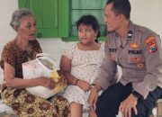 Menanam Kebaikan Sejak Dini, Bhabinkamtibmas Tulangan Ajak Putrinya Peduli Lansia