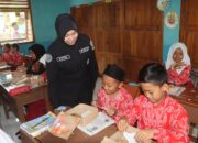 Dukung Asta Cita, Polres Probolinggo Beri Makanan Bergizi untuk Siswa SDN Branggah 1