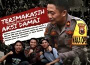 Tanpa Canggung, Wakapolres Jember Membaur dan Kawal Ratusan Pendemo di Depan DPRD