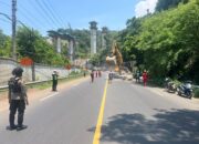 Kapolres Probolinggo Tinjau Langsung Lokasi Jatuhnya Batu Besar di Jalur Pantura Paiton