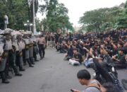 Demo Tolak RUU TNI di Semarang Ricuh, Polisi Amankan 4 Mahasiswa