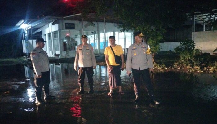 Kapolsek Candi Tinjau Genangan Air di Sentra Alam, Antisipasi Banjir