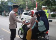Polres Lahat Berbagi Takjil di Bulan Suci Ramadhan 1446 H, Wujud Kepedulian untuk Masyarakat