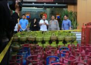 Empat Tersangka Diamankan Ditreskrimsus Polda Jatim dalam Kasus Oplos LPG, Modus Pakai Alat Suntik Logam