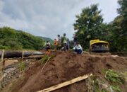 Bersama Lawan Kekeringan, Camat Kendit dan Warga Bangun Saluran Air Alternatif