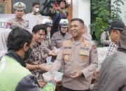 Berbagi Berkah Ramadhan, Polresta Sidoarjo dan IJTI Bagikan Takjil untuk Pengendara