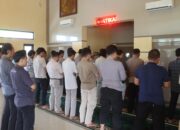 Polres Probolinggo Gelar Shalat Gaib untuk Tiga Bhayangkara Gugur di Way Kanan