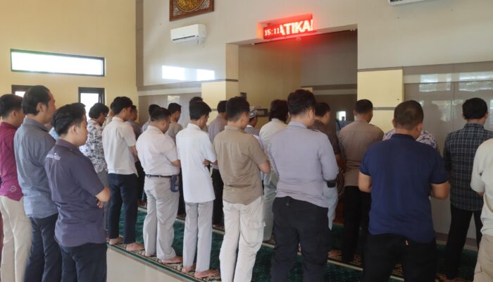 Polres Probolinggo Gelar Shalat Gaib untuk Tiga Bhayangkara Gugur di Way Kanan