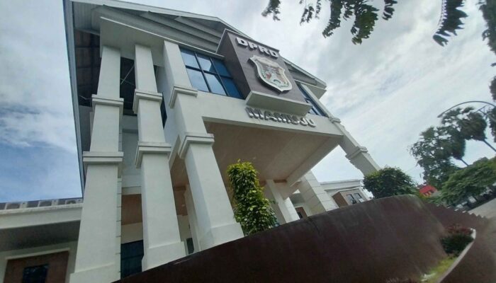 Gedung DPRD Mamuju Lengang, Wakil Rakyat Tak Tampak di Kantor