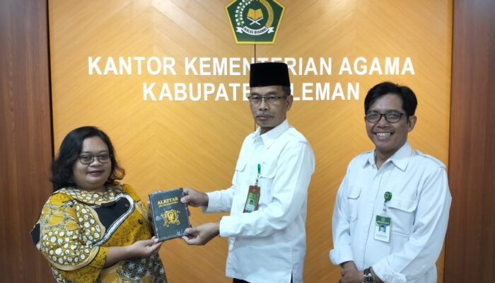 Gereja St Thomas Medari dan Seyegan Peroleh Bantuan Puluhan Kitab Suci