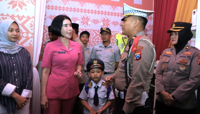 Ketua Bhayangkari Cabang Kota Malang Kunjungi Pospam dan Posyan Operasi Ketupat Semeru 2025