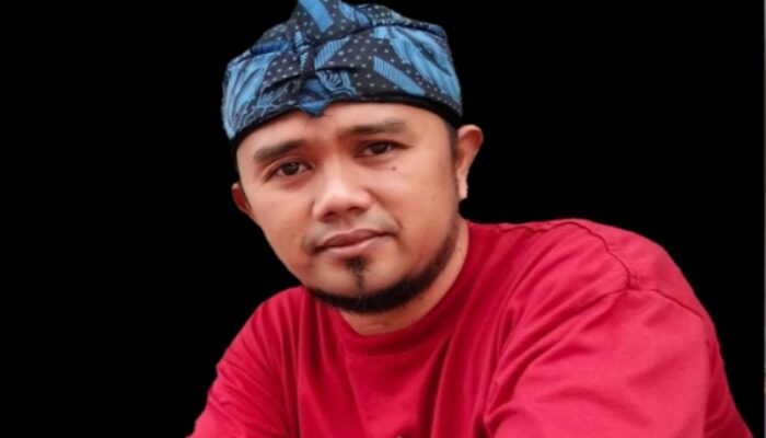 Wartawan Probolinggo Ini Punya Keahlian Unik, Terapi Listrik dan Totok Telur