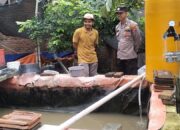 Bhabinkamtibmas Desa Krembangan Pererat Silaturahmi dan Dukung Ketahanan Pangan di Momen Idul Fitri