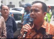 Adi Simba Pimpin Aksi Unjuk Rasa di PN Palembang