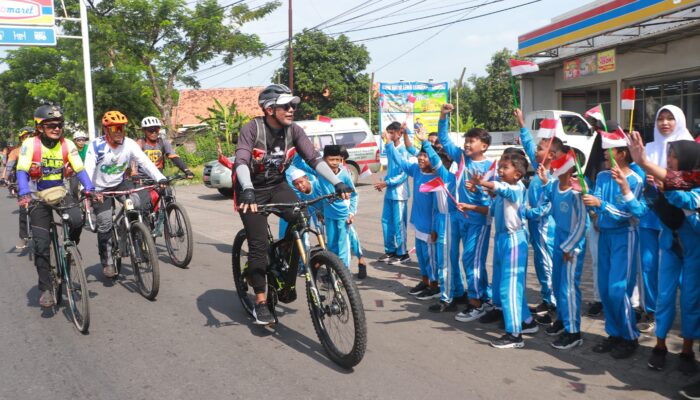 Bike To Work Bupati Gus Haris Tuai Kritik, Antara Gagasan Sehat dan Simbolisme Tergesa