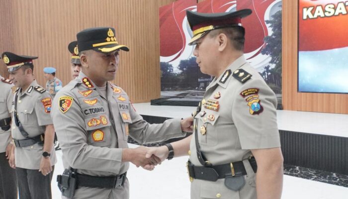 Estafet Kepemimpinan Baru di Polresta Sidoarjo, Kapolresta Christian Tobing Pimpin Sertijab Tiga Pos Strategis