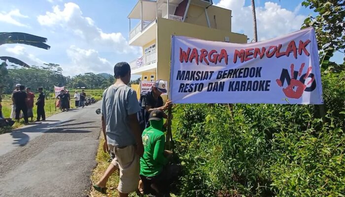 Karaoke Resto untuk Maksiat : Warga Tambakrejo dan Sidorejo Pasang Spanduk Tolak Kemaksiatan