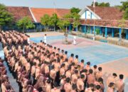 Peringati Hardiknas, Smakom Nganjuk Kenakan Seragam Pramuka